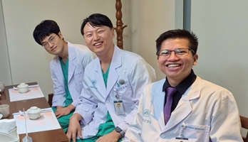 Dr. Sylves Bin Patrick from Malaysia - Department of Ophthalmology